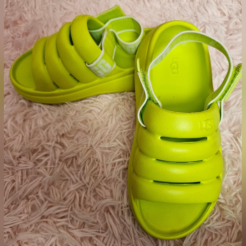 UGG SPORT YEAH LOGO SANDALS REMOVABLE STRAP - Key Lime- WORE 2X